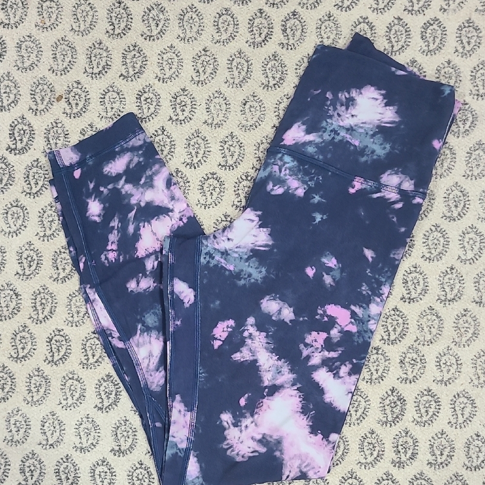 Lululemon Athletica Tie-Dye Leggings in Blue and Pink - Picture 5 of 8